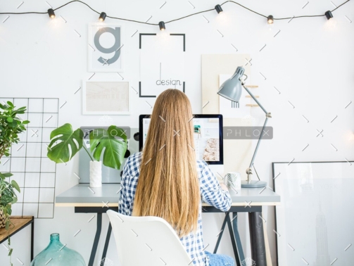 demo-attachment-128-person-with-long-curly-hair-PZ99QM2